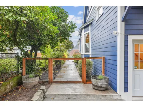 4815 SE Taylor Street Portland OR 97215