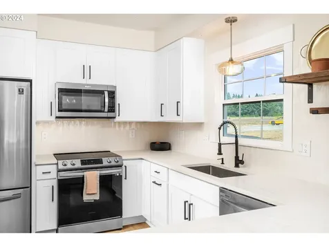 18531 S Upper Highland Road Beavercreek OR 97004