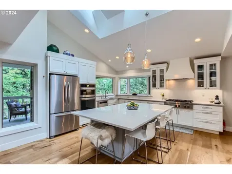 2604 Sw 64th Place Portland OR 97225