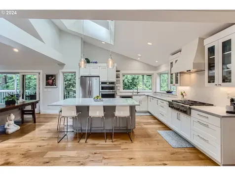 2604 Sw 64th Place Portland OR 97225