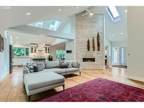 2604 Sw 64th Place Portland OR 97225