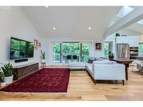 2604 Sw 64th Place Portland OR 97225