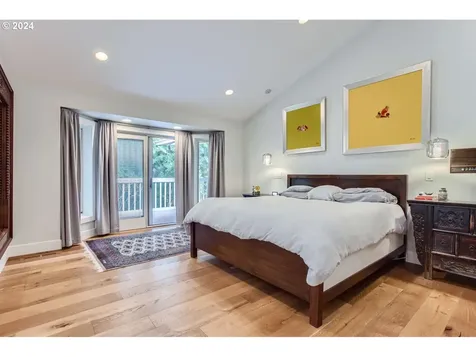 2604 Sw 64th Place Portland OR 97225