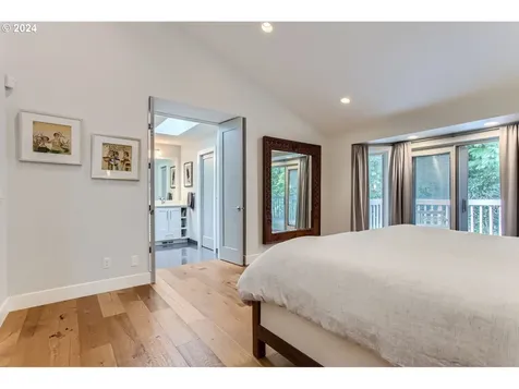 2604 Sw 64th Place Portland OR 97225