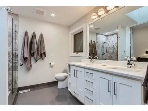 2604 Sw 64th Place Portland OR 97225