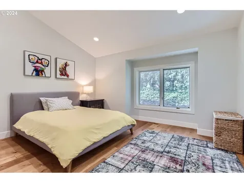 2604 Sw 64th Place Portland OR 97225