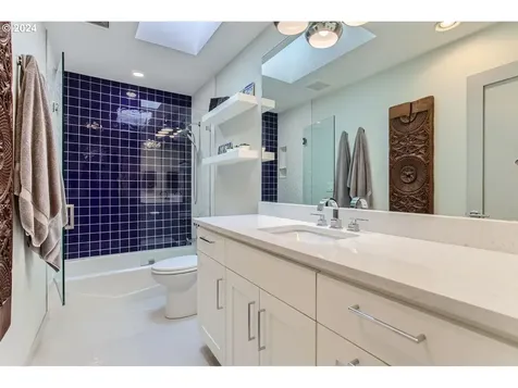 2604 Sw 64th Place Portland OR 97225