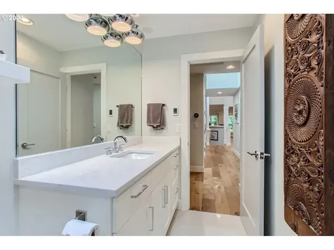2604 Sw 64th Place Portland OR 97225