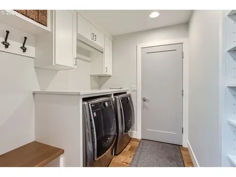 2604 Sw 64th Place Portland OR 97225