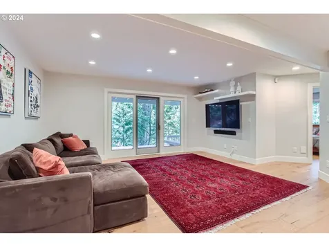 2604 Sw 64th Place Portland OR 97225