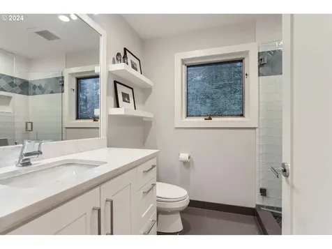 2604 Sw 64th Place Portland OR 97225