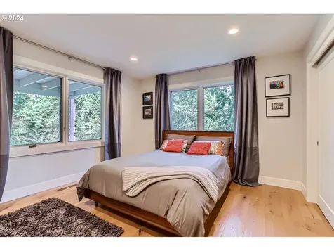 2604 Sw 64th Place Portland OR 97225