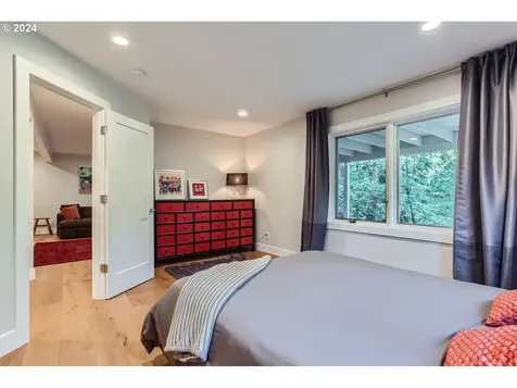2604 Sw 64th Place Portland OR 97225