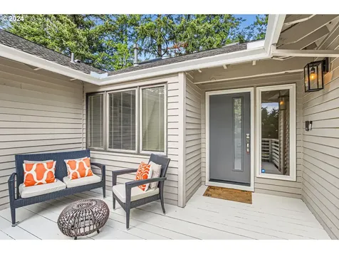 2604 Sw 64th Place Portland OR 97225