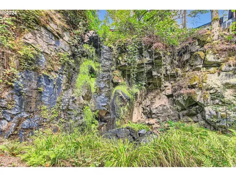 2604 Sw 64th Place Portland OR 97225