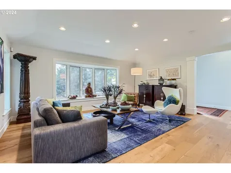 2604 Sw 64th Place Portland OR 97225