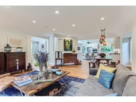 2604 Sw 64th Place Portland OR 97225