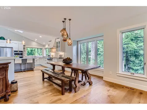 2604 Sw 64th Place Portland OR 97225