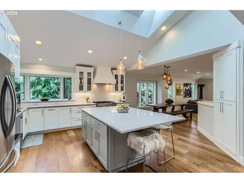 2604 Sw 64th Place Portland OR 97225