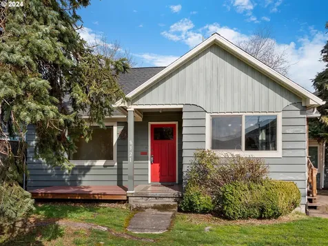 8321 Ne Holladay Street Portland OR 97220
