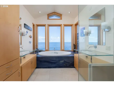 3475 Rocky Creek Avenue Depoe Bay OR 97341