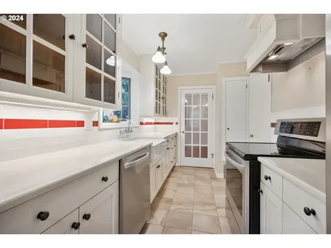 8420 SW Birchwood Road Portland OR 97225