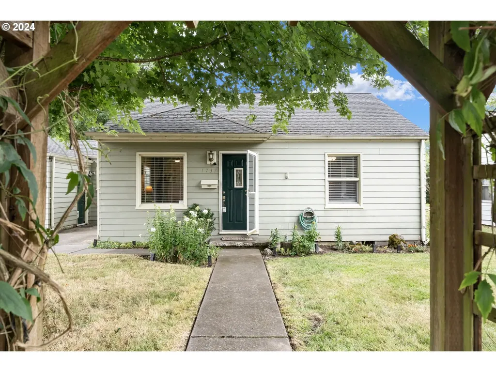 1737 Ne Walnut Avenue Wood Village OR 97060