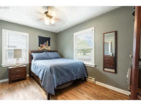 1737 Ne Walnut Avenue Wood Village OR 97060