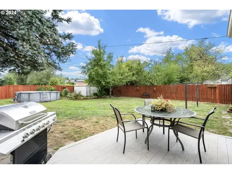 1737 Ne Walnut Avenue Wood Village OR 97060