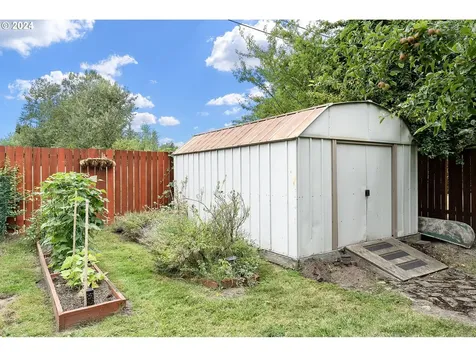 1737 Ne Walnut Avenue Wood Village OR 97060
