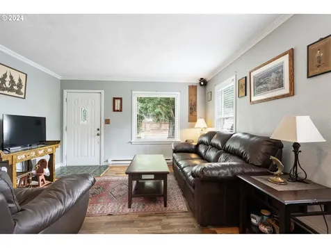 1737 Ne Walnut Avenue Wood Village OR 97060