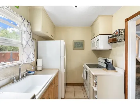 1737 Ne Walnut Avenue Wood Village OR 97060