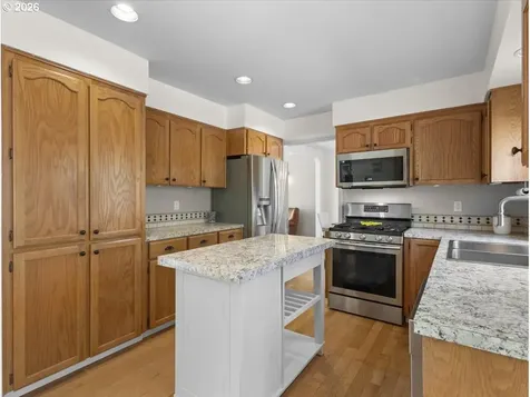 684 NE Goldie Drive Hillsboro OR 97124