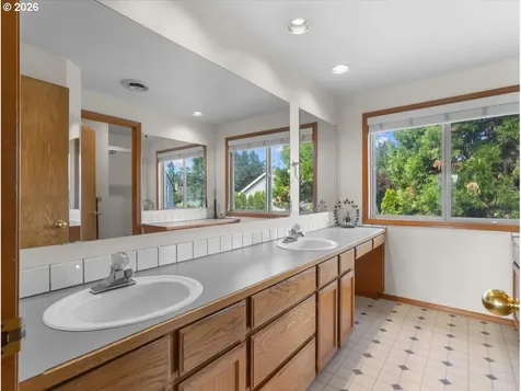 684 NE Goldie Drive Hillsboro OR 97124