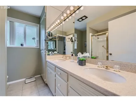 14741 Ne Stanton Court Portland OR 97230
