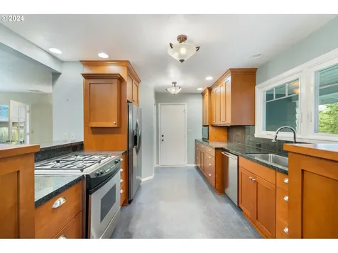 2820 Dellwood Drive Lake Oswego OR 97034
