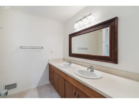 2820 Dellwood Drive Lake Oswego OR 97034