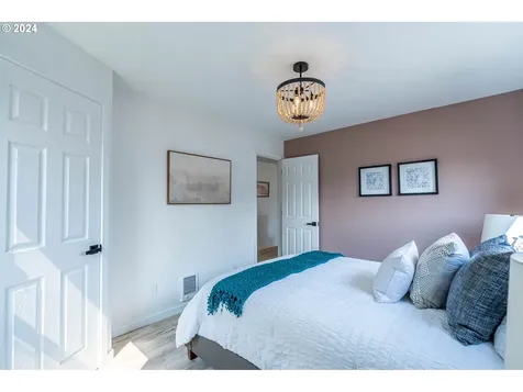 5257 Se Flavel Street Portland OR 97206