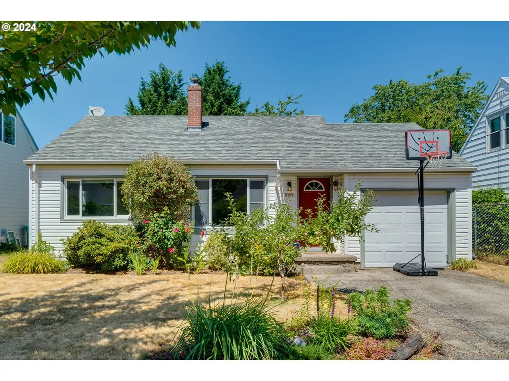 8305 Ne Pacific Street Portland OR 97220