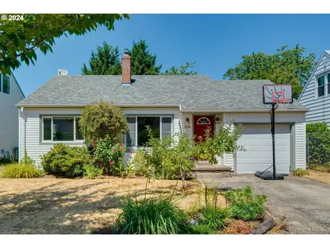 8305 Ne Pacific Street Portland OR 97220