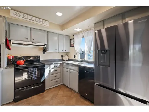 19107 NE Multnomah Court Portland OR 97230