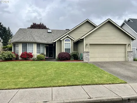 15120 Se Pinegrove Loop Clackamas OR 97015