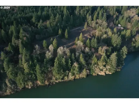 26 Edge Water Drive Cathlamet WA 98612