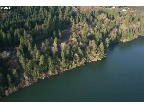 26 Edge Water Drive Cathlamet WA 98612