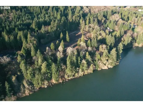26 Edge Water Drive Cathlamet WA 98612
