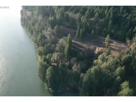 26 Edge Water Drive Cathlamet WA 98612