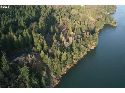 26 Edge Water Drive Cathlamet WA 98612