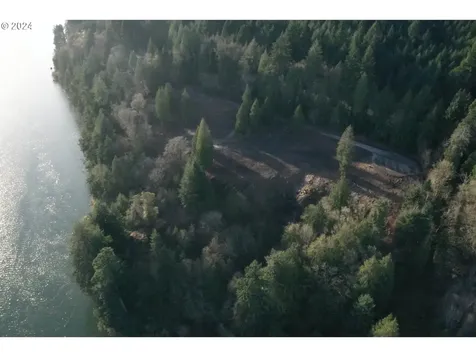 26 Edge Water Drive Cathlamet WA 98612