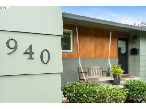 940 NW 3rd Street Gresham OR 97030