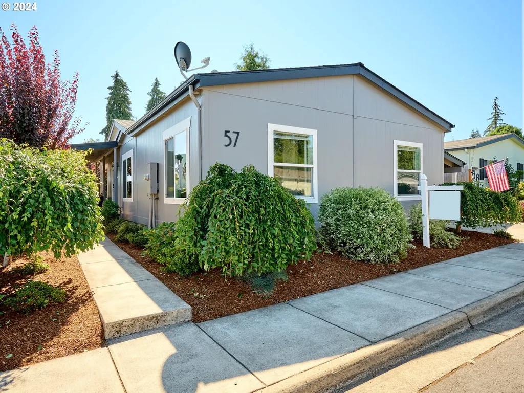 1015 Oak Street Silverton OR 97381